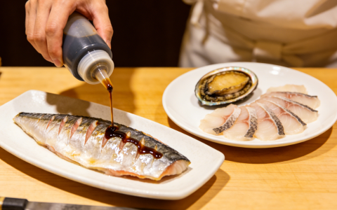 日料风创新：和风汁、酱油风味水产菜式（适配银鲑、鲍鱼，贴合餐饮潮流）