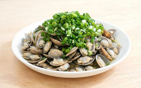 葱油拌海瓜子！开海后3分钟汆烫淋热油满口鲜