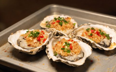 蒜蓉烤生蚝在家做！10分钟吃到夜宵摊味道