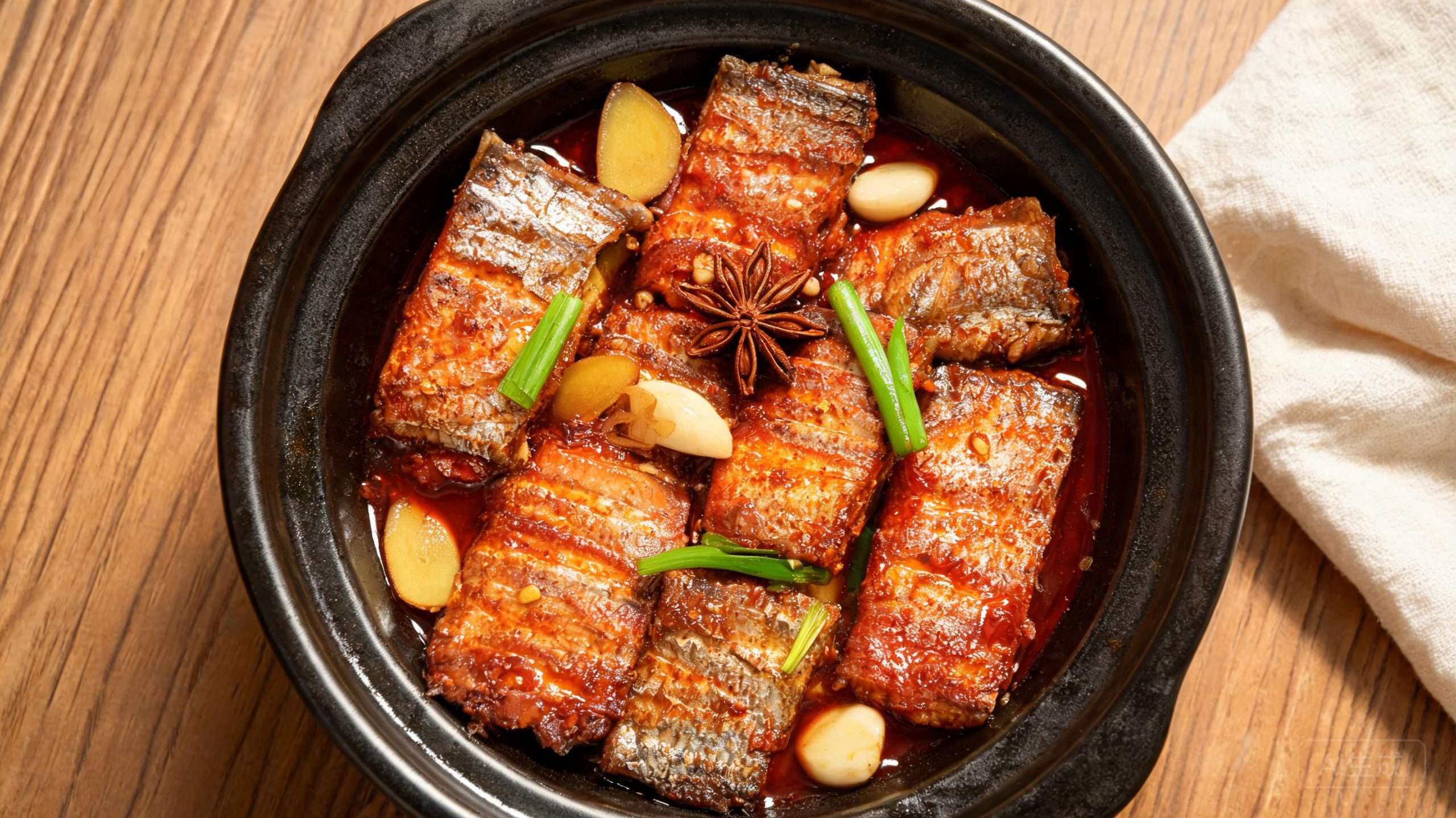 红烧带鱼怎么做不腥不碎?3步炖出家常味!