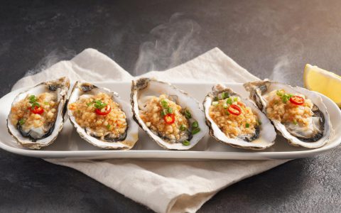 蒜蓉生蚝怎么做才鲜嫩不腥？4步搞定家常味！