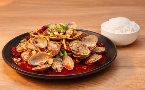 辣炒花蛤怎么炒才吐沙干净？4步鲜辣入味！