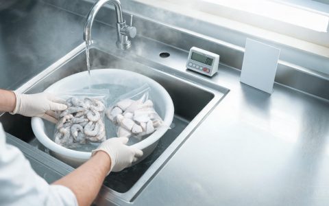 冷冻水产别用热水泡！3种解冻法对比