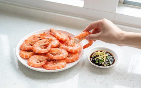 白灼虾只要3分钟！火候与蘸料一次讲透
