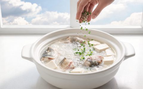 豆腐鱼汤炖出奶白色！4个火候细节，新手也不腥