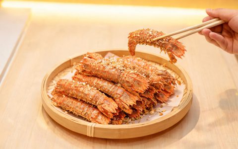 椒盐皮皮虾壳酥肉嫩！3步炸出宵夜摊味道