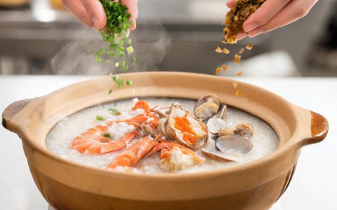 海鲜砂锅粥：米水对了才绵