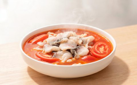 石斑鱼做酸汤，养生餐饮的选品思路