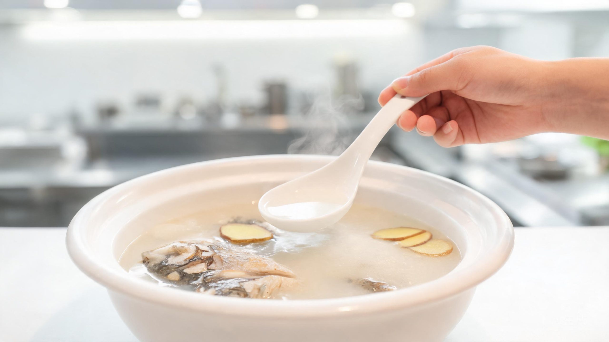 石斑鱼煲汤，养生餐饮出菜稳又快
