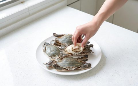 梭子蟹怎么挑，看壳看腿看活力这三步