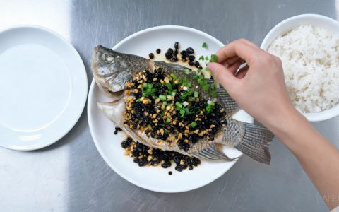 豆豉蒸罗非鱼，肉散不散看火