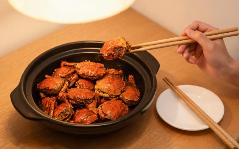 大闸蟹干烧：夜宵大排档的稳出品