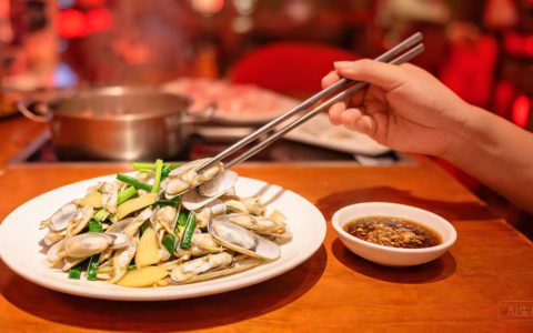 蛏子姜葱炒，火锅店加菜的小爆品